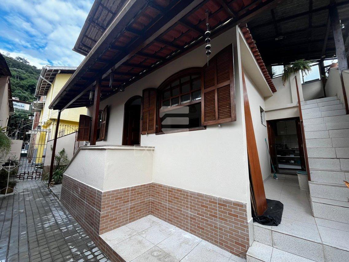 EXCELENTE CASA DE VILA 4 QUARTOS - CENTRO DE NOVA FRIBURGO - R$ 498.000,00 - Nova Friburgo - 
