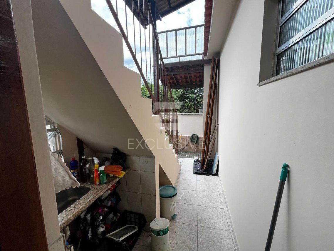 EXCELENTE CASA DE VILA 4 QUARTOS - CENTRO DE NOVA FRIBURGO - R$ 498.000,00 - Nova Friburgo - 