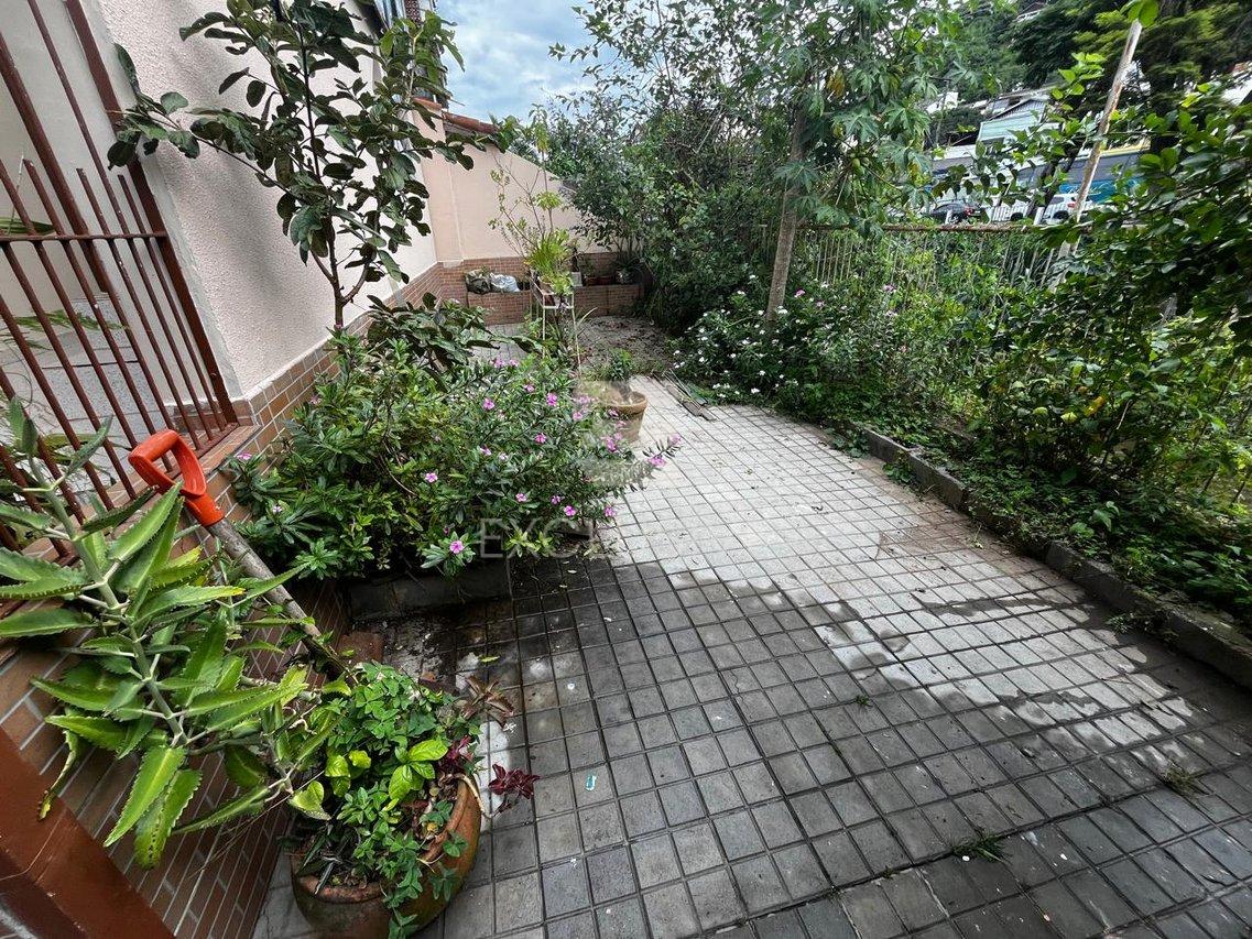 EXCELENTE CASA DE VILA 4 QUARTOS - CENTRO DE NOVA FRIBURGO - R$ 498.000,00 - Nova Friburgo - 