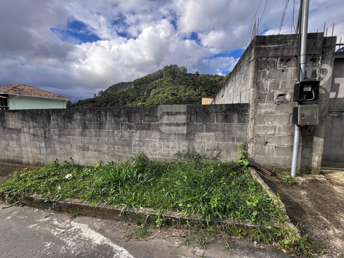 EXCELENTE TERRENO PLANO E TODO MURADO COM 430MTS² NO BAIRRO CÔNEGO R$ 330.000,00 - Nova Friburgo - 