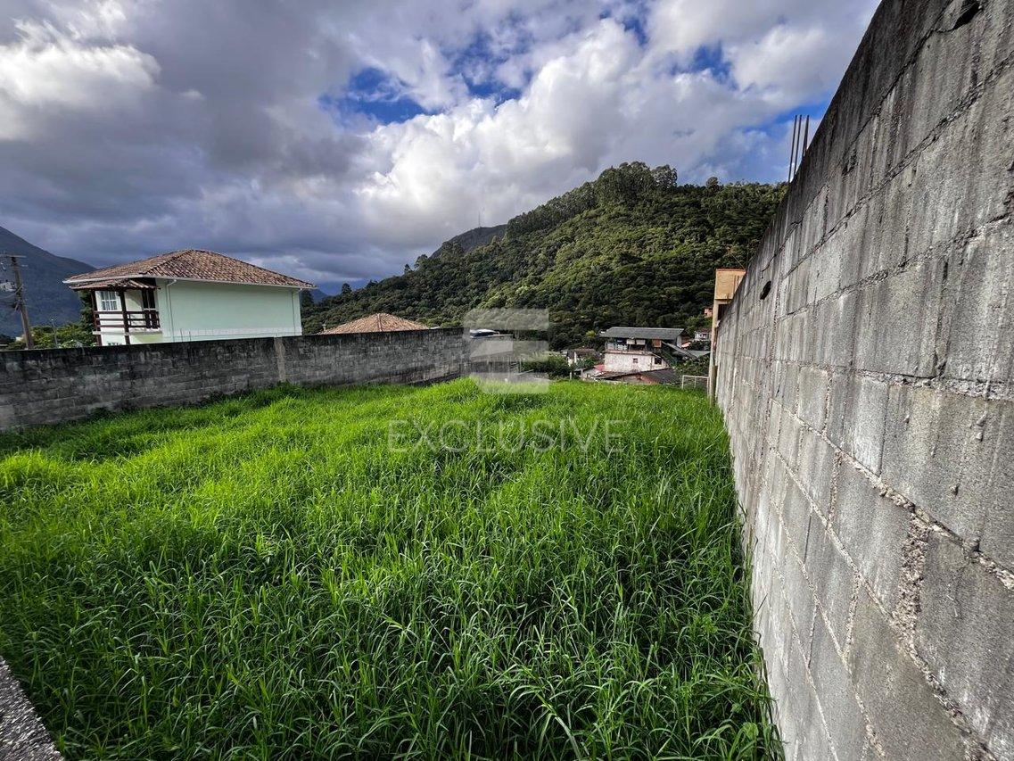 EXCELENTE TERRENO PLANO E TODO MURADO COM 430MTS² NO BAIRRO CÔNEGO R$ 330.000,00 - Nova Friburgo - 