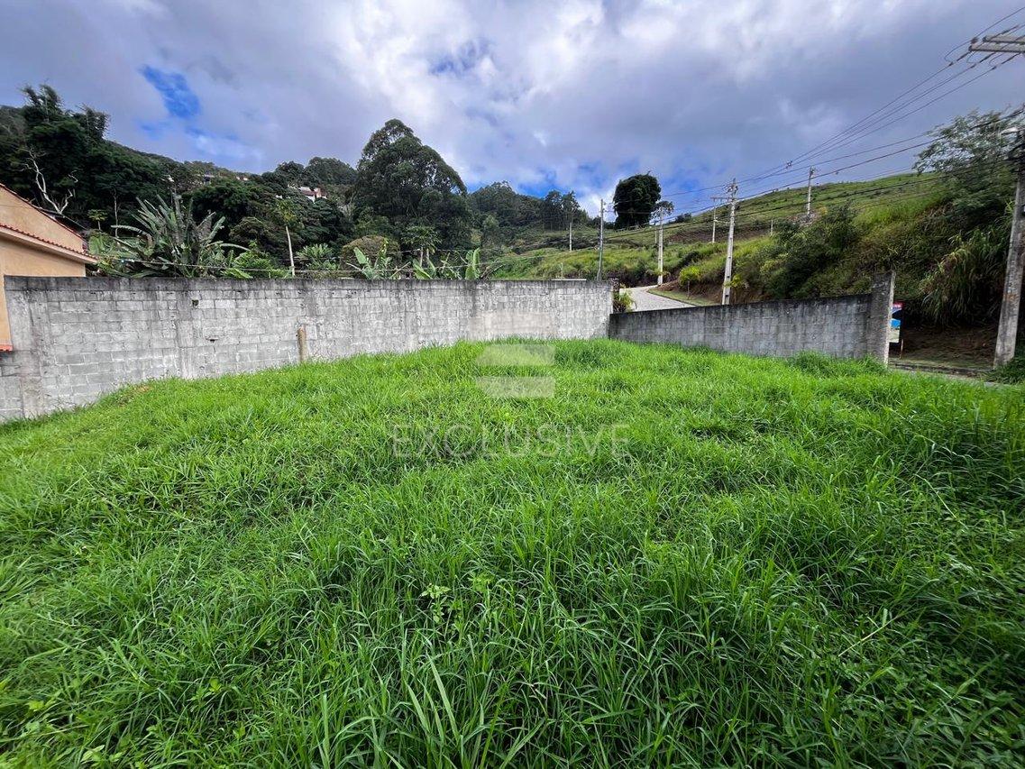 EXCELENTE TERRENO PLANO E TODO MURADO COM 430MTS² NO BAIRRO CÔNEGO R$ 330.000,00 - Nova Friburgo - 