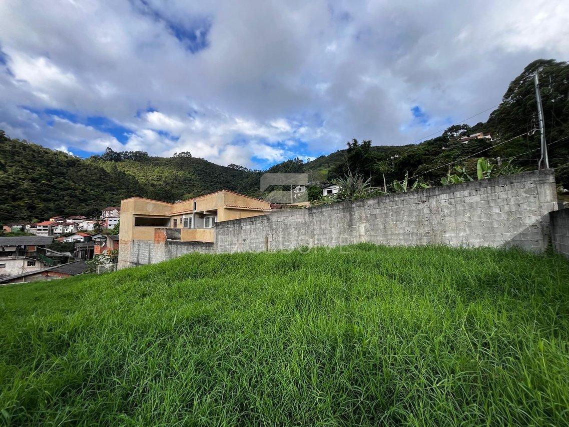 EXCELENTE TERRENO PLANO E TODO MURADO COM 430MTS² NO BAIRRO CÔNEGO R$ 330.000,00 - Nova Friburgo - 