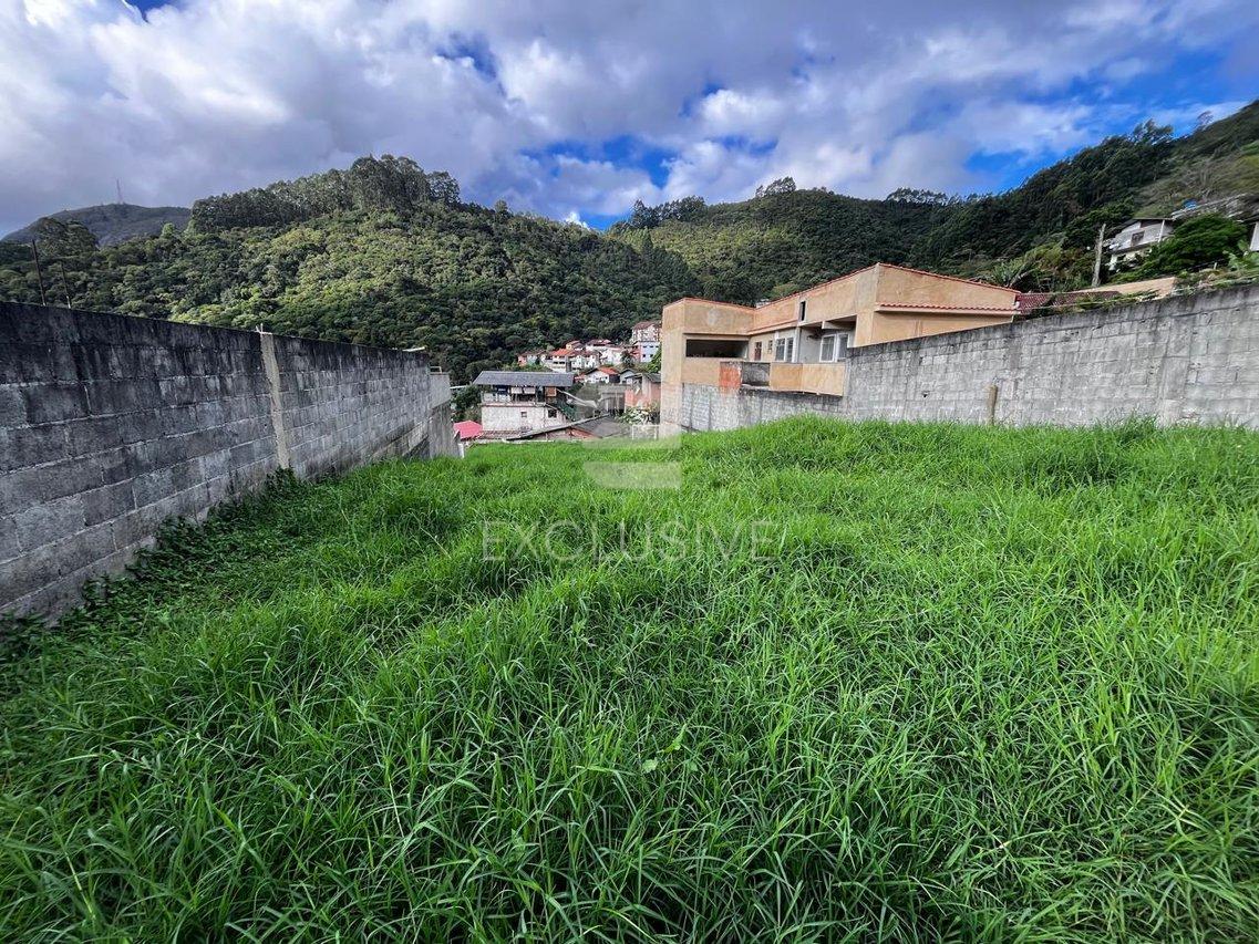 EXCELENTE TERRENO PLANO E TODO MURADO COM 430MTS² NO BAIRRO CÔNEGO R$ 330.000,00 - Nova Friburgo - 