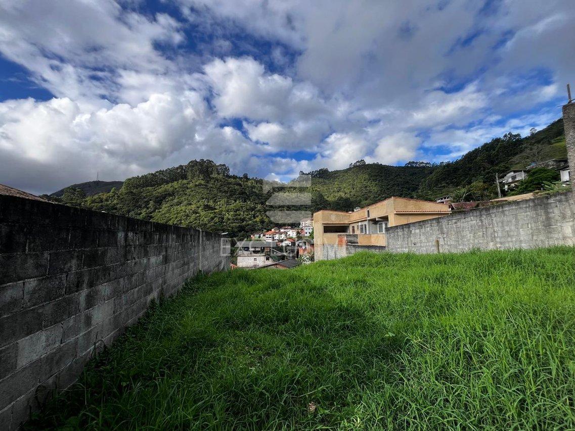 EXCELENTE TERRENO PLANO E TODO MURADO COM 430MTS² NO BAIRRO CÔNEGO R$ 330.000,00 - Nova Friburgo - 