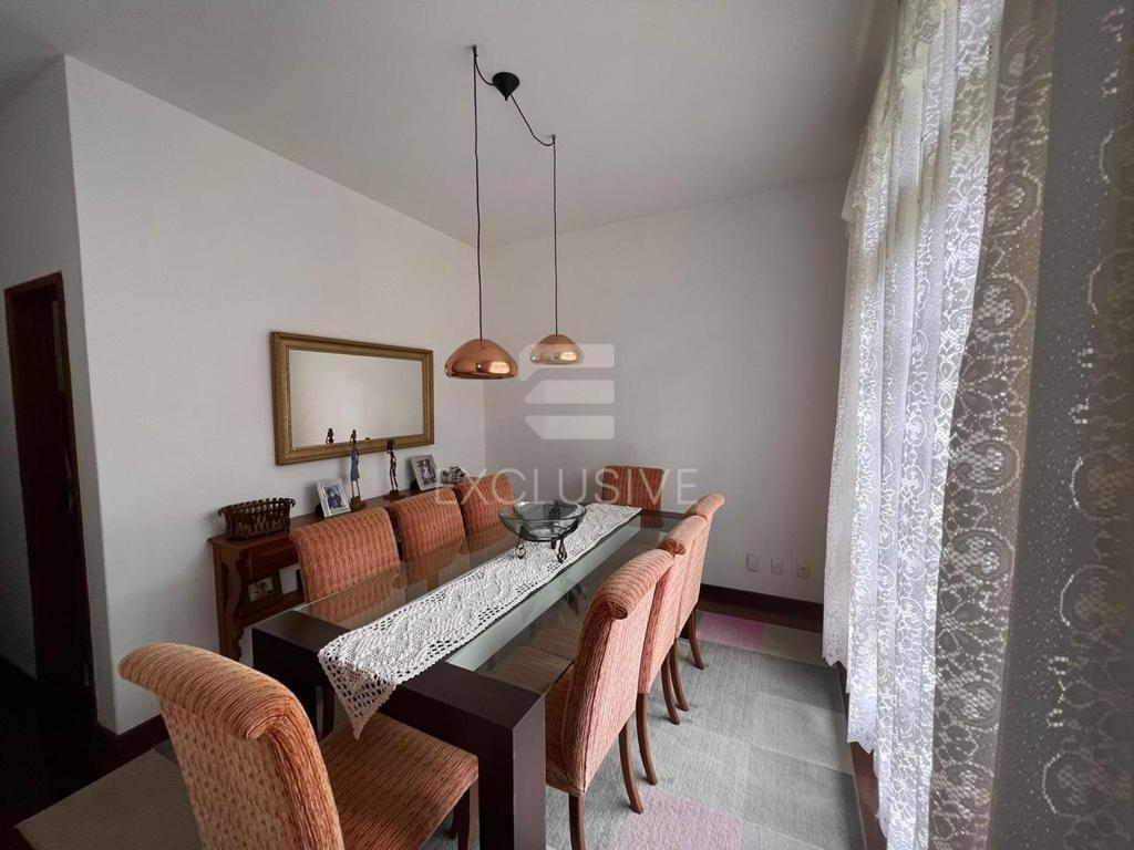 EXCELENTE CASA  PARA LOCAÇÃO NO VALE DOS PINHEIROS R$ 5.000,00 - Nova Friburgo - 
