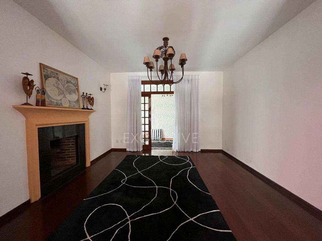 EXCELENTE CASA  PARA LOCAÇÃO NO VALE DOS PINHEIROS R$ 5.000,00 - Nova Friburgo - 