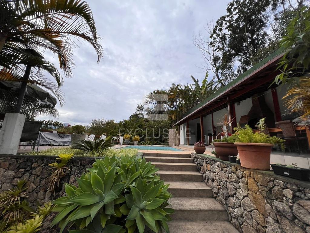 EXCELENTE CASA  PARA LOCAÇÃO NO VALE DOS PINHEIROS R$ 5.000,00 - Nova Friburgo - 
