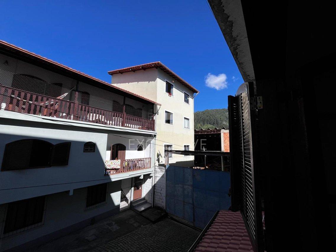 EXCELENTE CASA 3 QUARTOS LINEAR EM OLARIA R$450.000,00 - NOVA FRIBURGO - Nova Friburgo - 