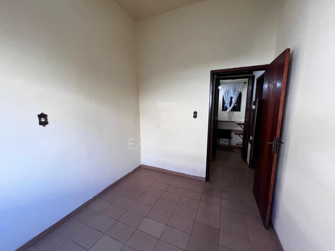 EXCELENTE CASA 3 QUARTOS LINEAR EM OLARIA R$450.000,00 - NOVA FRIBURGO - Nova Friburgo - 