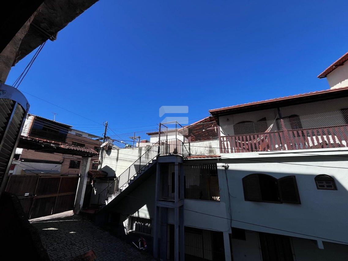 EXCELENTE CASA 3 QUARTOS LINEAR EM OLARIA R$450.000,00 - NOVA FRIBURGO - Nova Friburgo - 