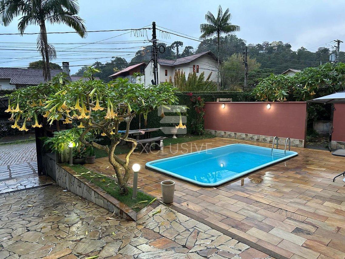 Casa com 3 dormitórios linear à venda, 255 m² por R$1.100.000, 00 - Vale dos Pinheiros - Nova Friburgo - 