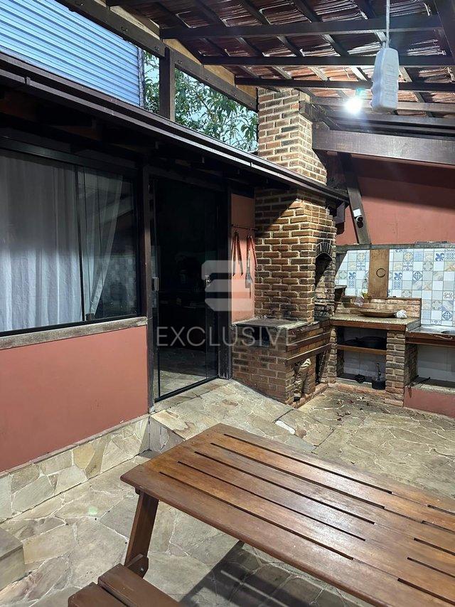 Casa com 3 dormitórios linear à venda, 255 m² por R$1.100.000, 00 - Vale dos Pinheiros - Nova Friburgo - 