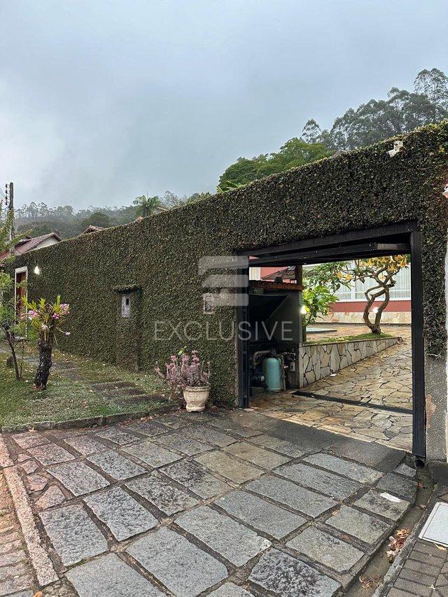 Casa com 3 dormitórios linear à venda, 255 m² por R$1.100.000, 00 - Vale dos Pinheiros - Nova Friburgo - 