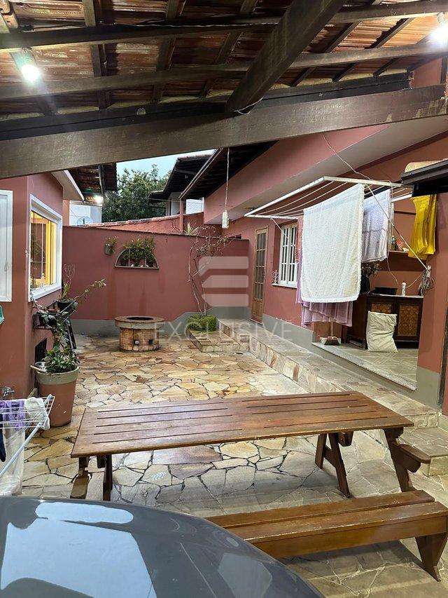 Casa com 3 dormitórios linear à venda, 255 m² por R$1.100.000, 00 - Vale dos Pinheiros - Nova Friburgo - 