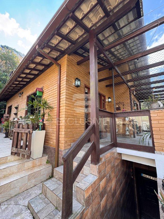 Casa com 3 dormitórios à venda, 200 m² por R$ 720.000,00 - Mury - Nova Friburgo/RJ - Nova Friburgo - 