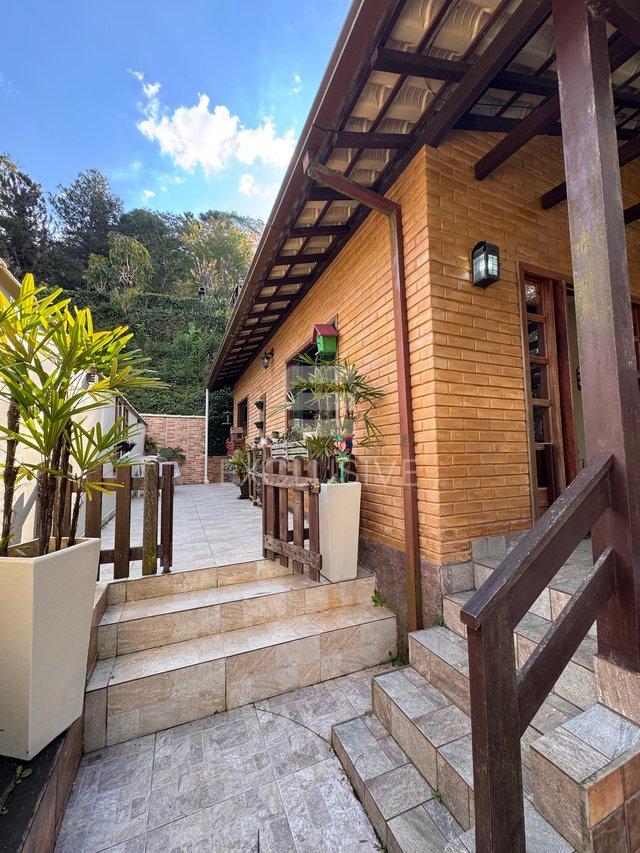 Casa com 3 dormitórios à venda, 200 m² por R$ 720.000,00 - Mury - Nova Friburgo/RJ - Nova Friburgo - 
