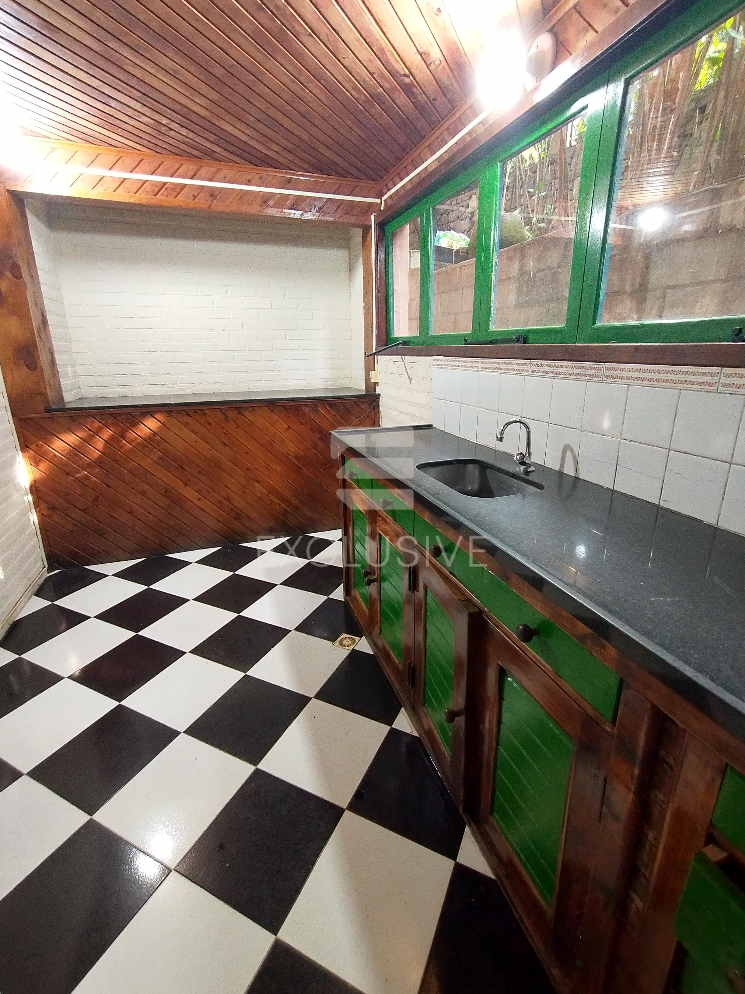 Casa com 4 dormit&oacute;rios &agrave; venda, 245 m&sup2; por R$ 620.000 - Cascatinha - Nova Friburgo/RJ  Nova Friburgo - 