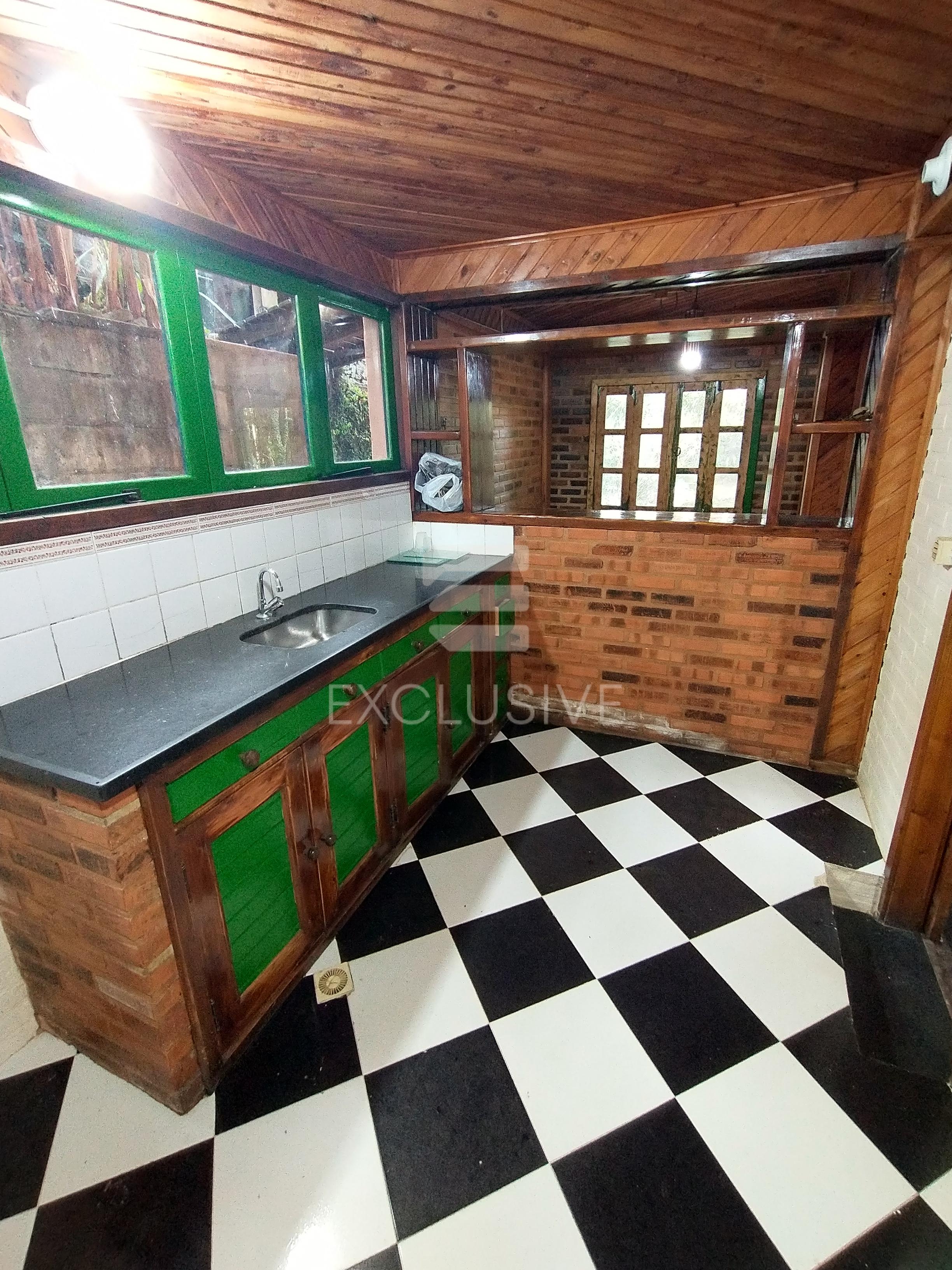 Casa com 4 dormit&oacute;rios &agrave; venda, 245 m&sup2; por R$ 620.000 - Cascatinha - Nova Friburgo/RJ  Nova Friburgo - 