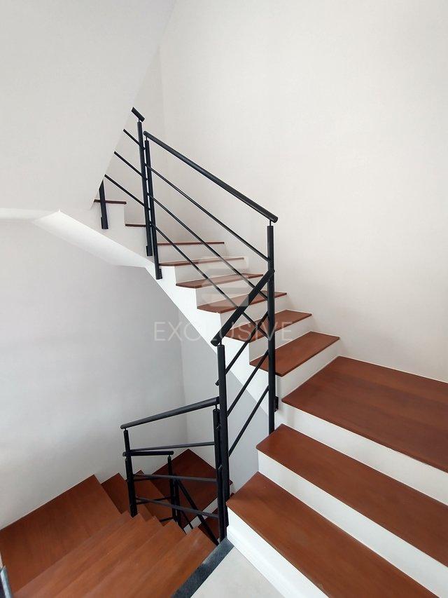 Casa com 3 dormitórios à venda, 266,86 m² por R$ 1650.000,00 - Cônego - Nova Friburgo - RJ  Nova Friburgo - 