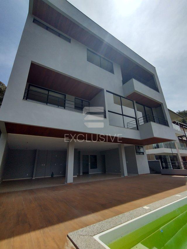 Casa com 3 dormitórios à venda, 310 m² por R$ 1950.000,00 - Cônego - RJ  Nova Friburgo - 