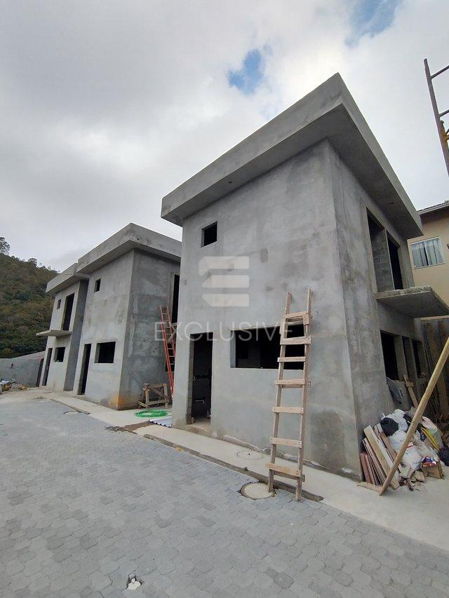 Casa com 2 dormitórios à venda, 65 m² por R$ 315.000 - Sitio São Luiz - Nova Friburgo - RJ  Nova Friburgo - 