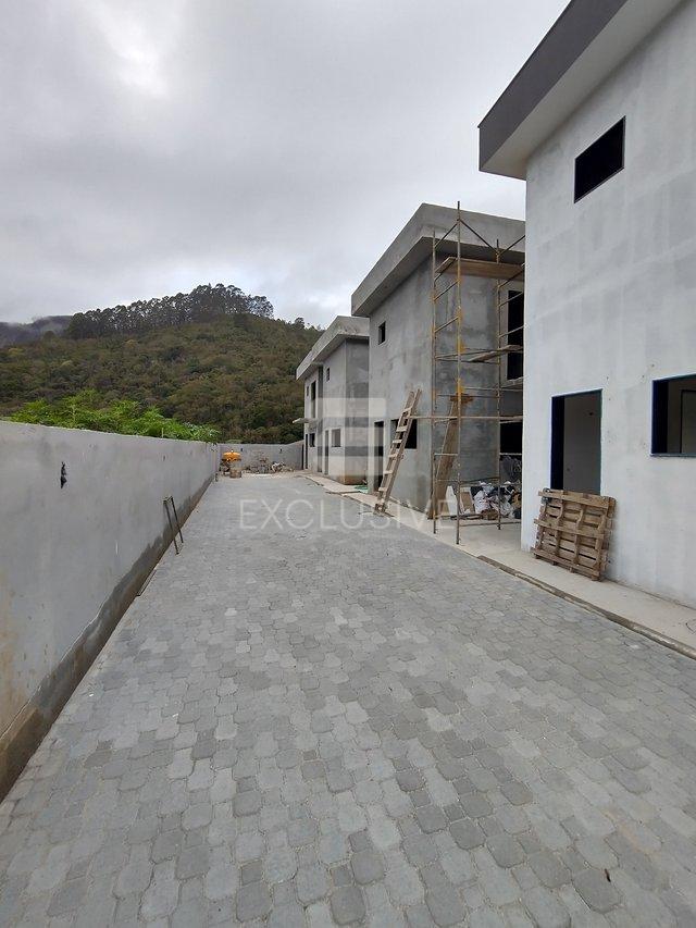 Casa com 2 dormitórios à venda, 65 m² por R$ 315.000 - Sitio São Luiz - Nova Friburgo - RJ  Nova Friburgo - 