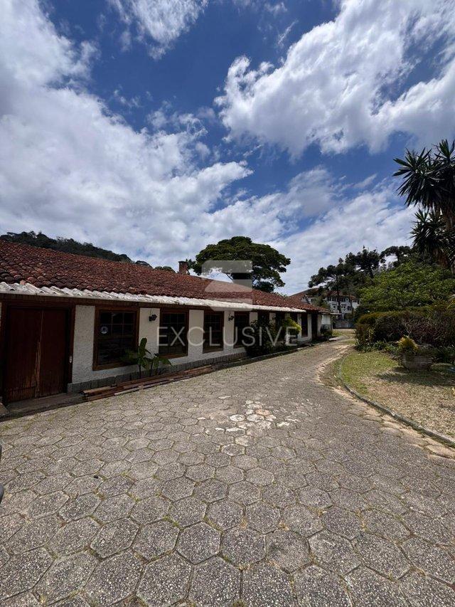 EXCELENTE POLO COMERCIAL PARA LOCAÇÃO COM VÁRIAS POSSIBILIDADES DE NEGÓCIOS  NOVAFRIBURGO  Nova Friburgo - 