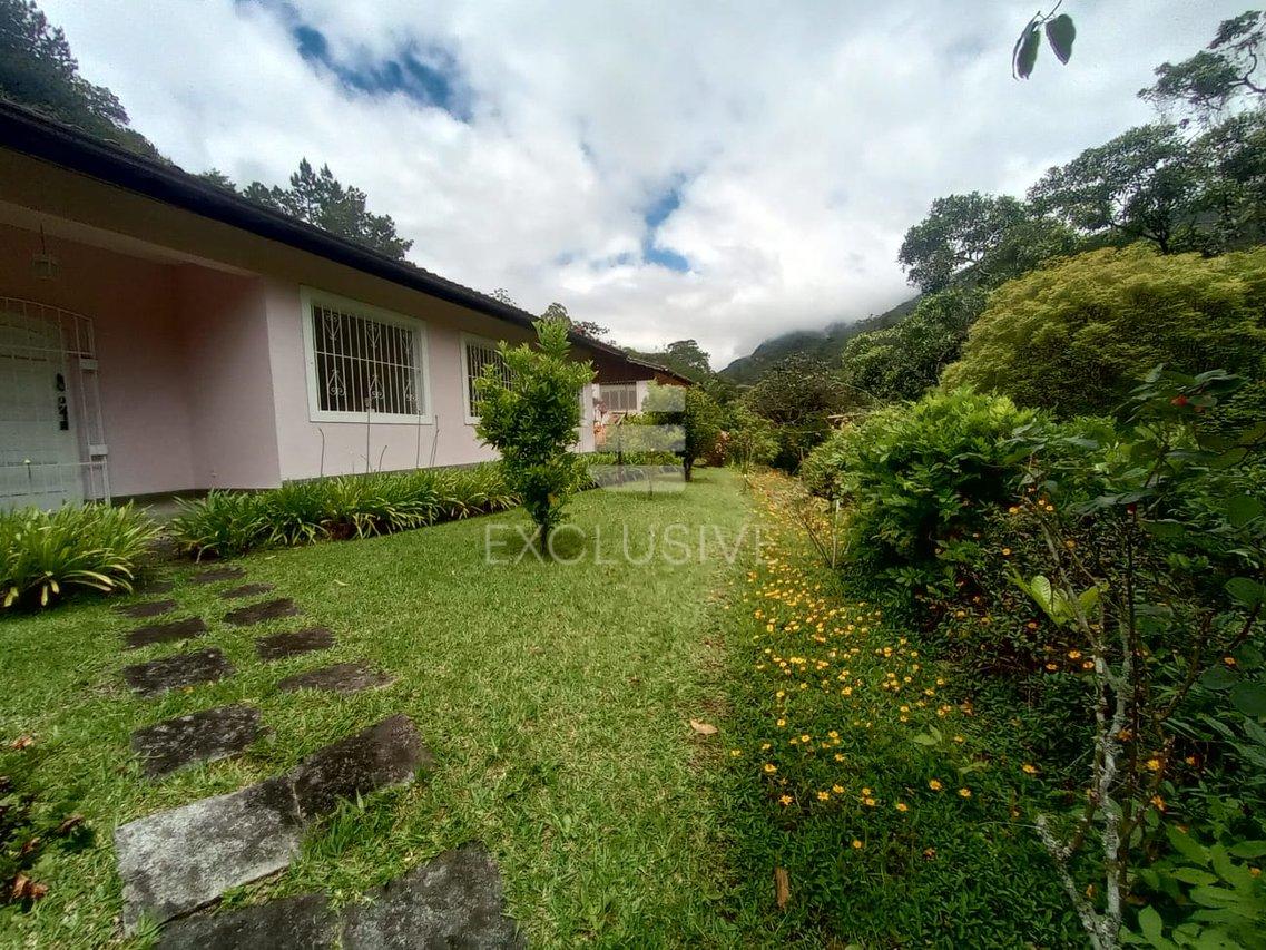 Casa Linear com 3 dormitórios à venda, 750 m² por R$ 780.000,00 - Mury - Nova Friburgo/RJ  Nova Friburgo - 