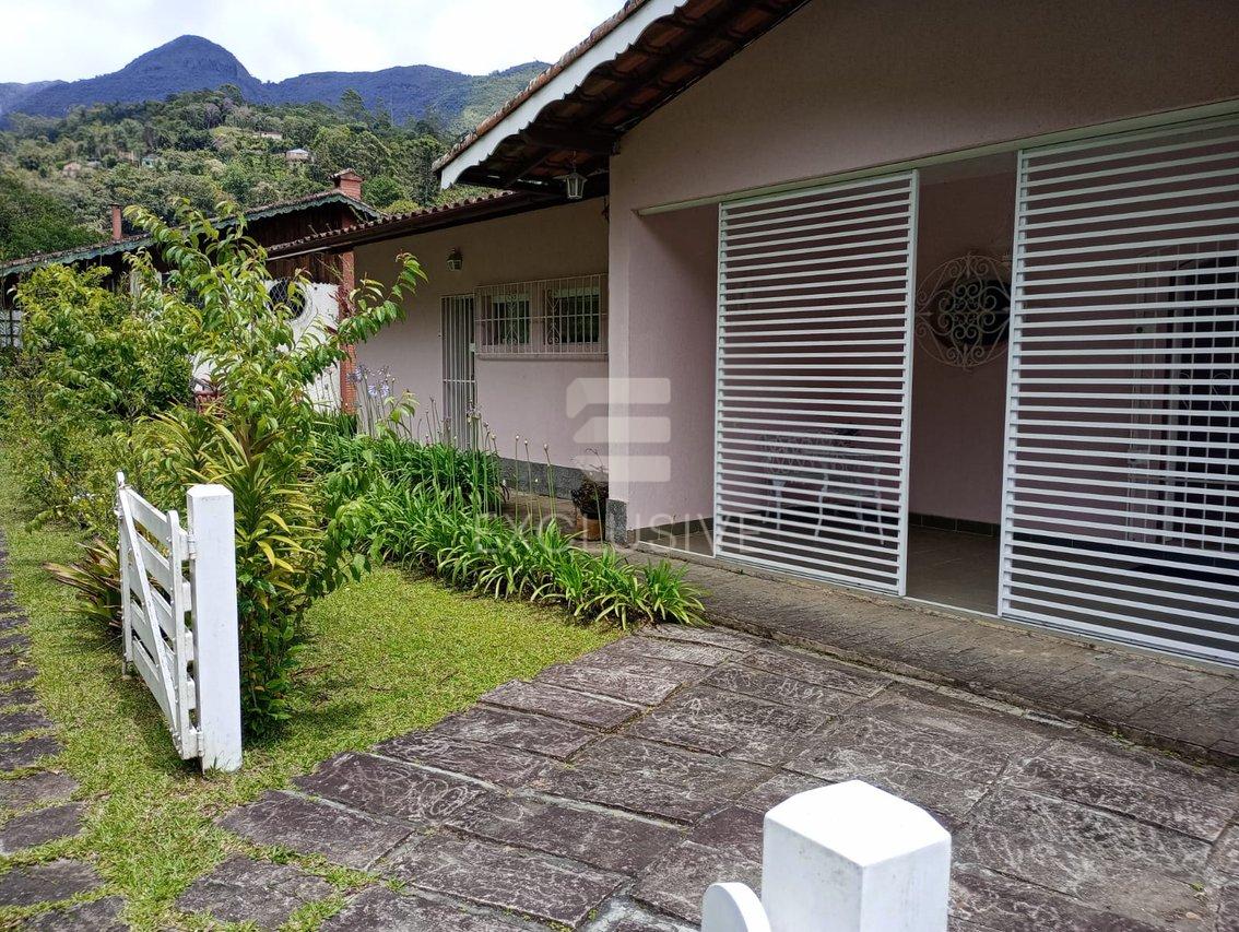 Casa Linear com 3 dormitórios à venda, 750 m² por R$ 780.000,00 - Mury - Nova Friburgo/RJ  Nova Friburgo - 
