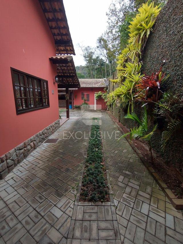 Casa Linear com 2 dormitórios à venda, 190 m² por R$ 1.250.000 - Cônego - Nova Friburgo  Nova Friburgo - 