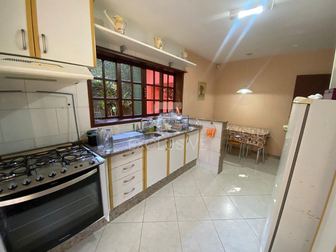 Casa Linear com 2 dormitórios à venda, 190 m² por R$ 1.250.000 - Cônego - Nova Friburgo  Nova Friburgo - 