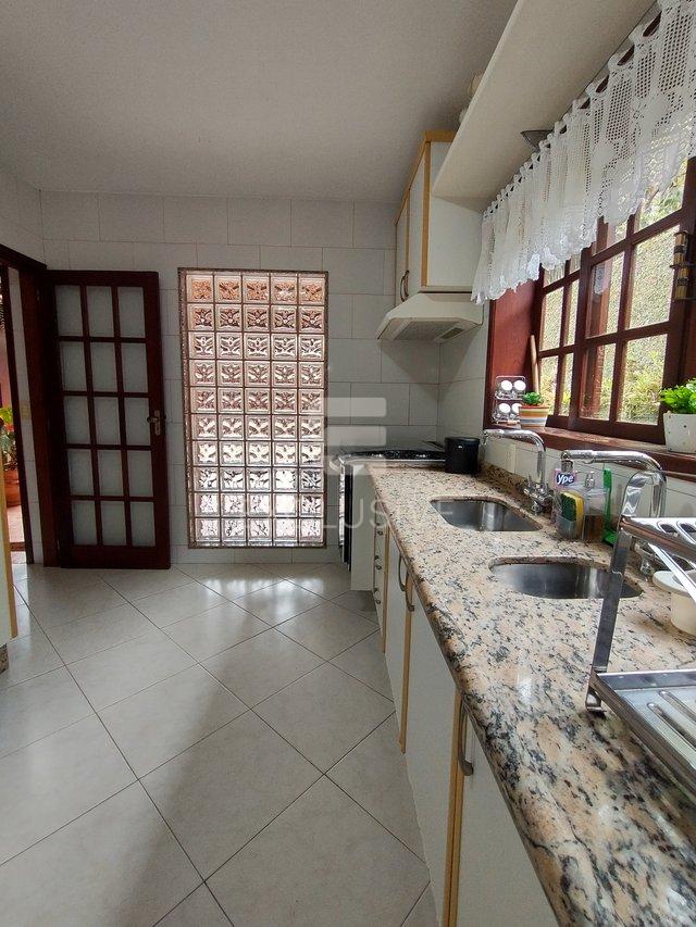 Casa Linear com 2 dormitórios à venda, 190 m² por R$ 1.250.000 - Cônego - Nova Friburgo  Nova Friburgo - 