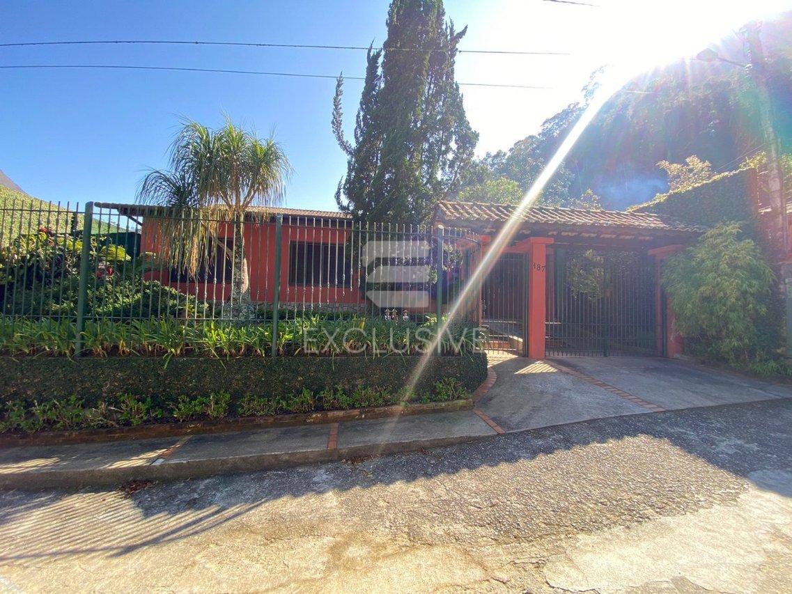 Casa Linear com 2 dormitórios à venda, 190 m² por R$ 1.250.000 - Cônego - Nova Friburgo  Nova Friburgo - 