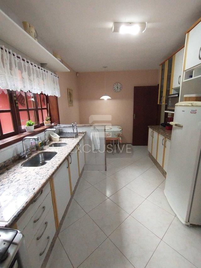 Casa Linear com 2 dormitórios à venda, 190 m² por R$ 1.250.000 - Cônego - Nova Friburgo  Nova Friburgo - 