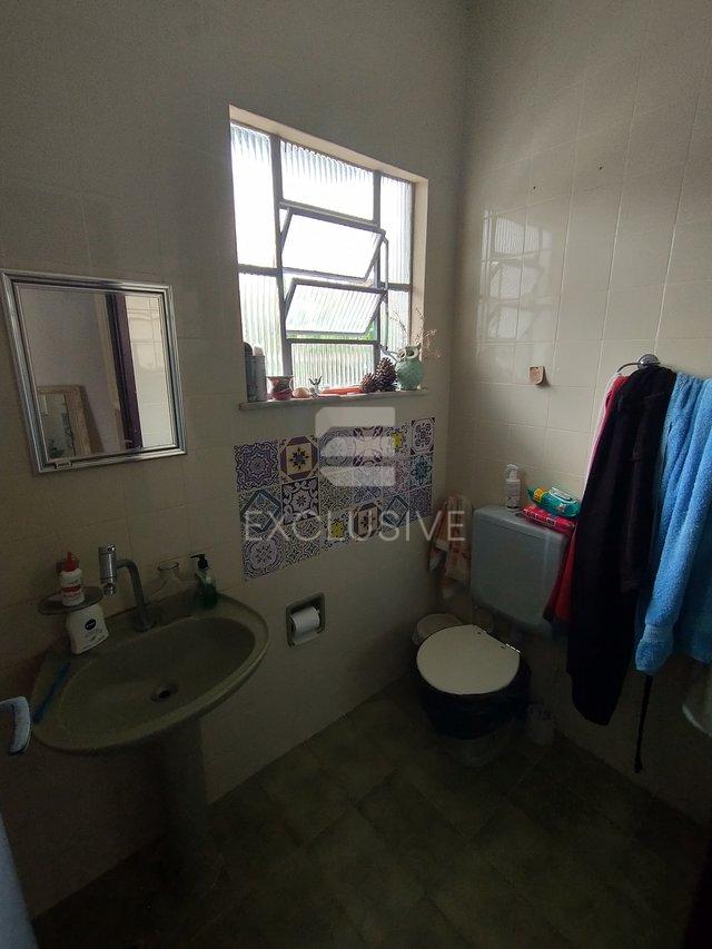 Casa com 2 dormitórios à venda, 246 m² por R$ 900.000 - Cascatinha - Nova Friburgo - RJ Rua Francisco de Almeida Sobrinho Nova Friburgo - 