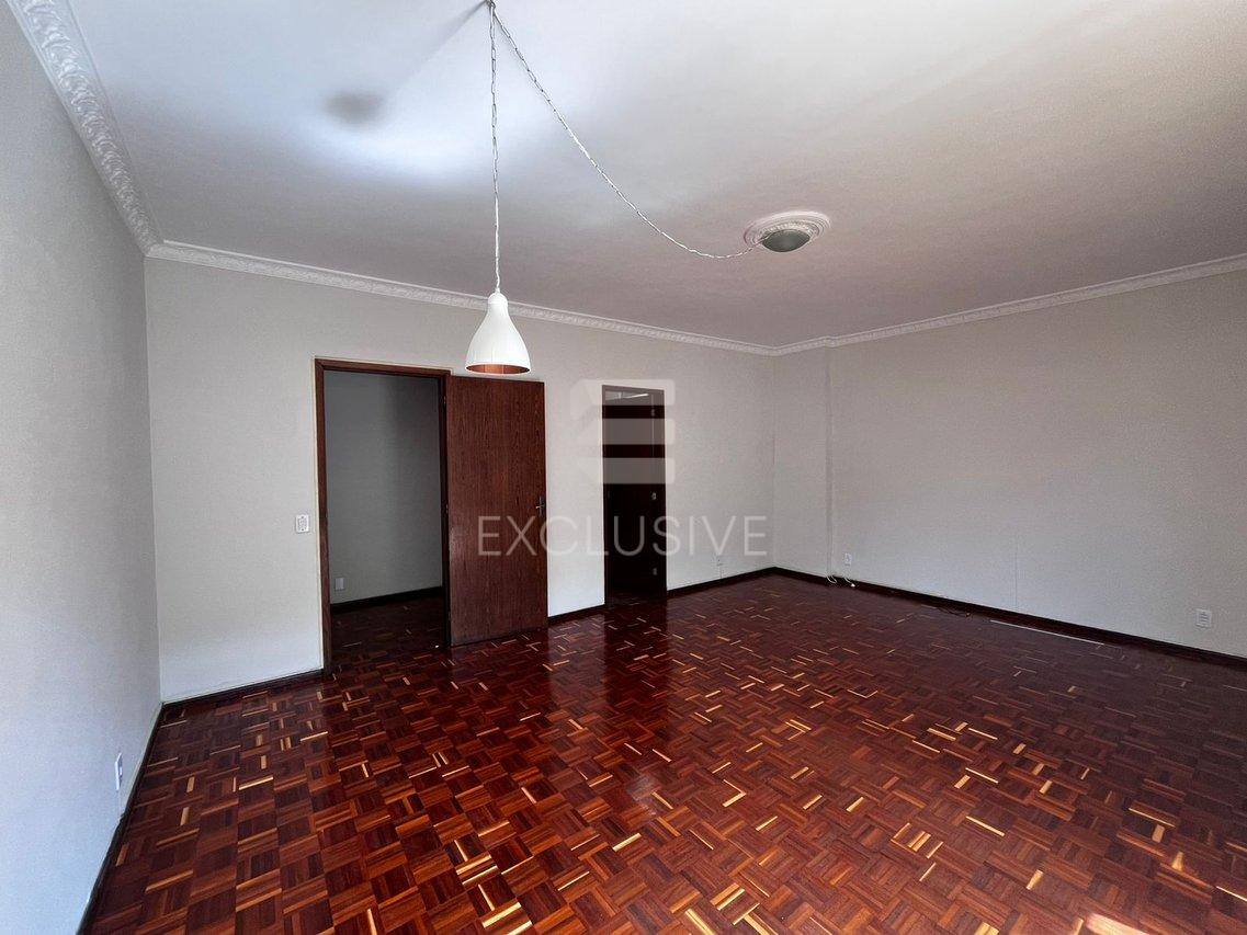 EXCELENTE COBERTURA LOCAÇÃO 3 QUARTOS - R$2.500,00 NO CENTRO - NOVA FRIBURGO  Nova Friburgo - 