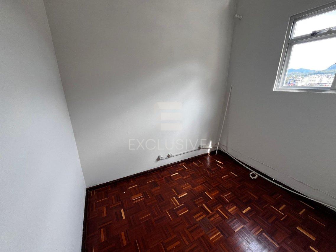 EXCELENTE COBERTURA LOCAÇÃO 3 QUARTOS - R$2.500,00 NO CENTRO - NOVA FRIBURGO  Nova Friburgo - 