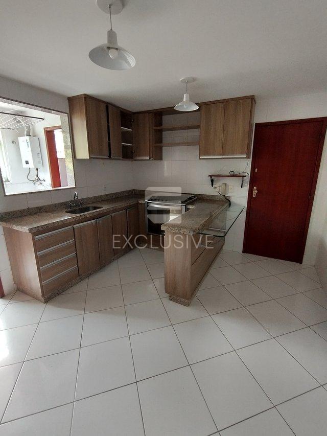 Apartamento com 3 dormit&oacute;rios Loca&ccedil;&atilde;o, 105m&sup2; por R$ 2.200,00 - C&ocirc;nego - Nova Friburgo - RJ Rua Dom João VI Nova Friburgo - 