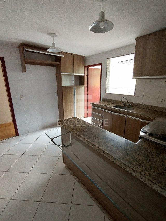 Apartamento com 3 dormit&oacute;rios Loca&ccedil;&atilde;o, 105m&sup2; por R$ 2.200,00 - C&ocirc;nego - Nova Friburgo - RJ Rua Dom João VI Nova Friburgo - 