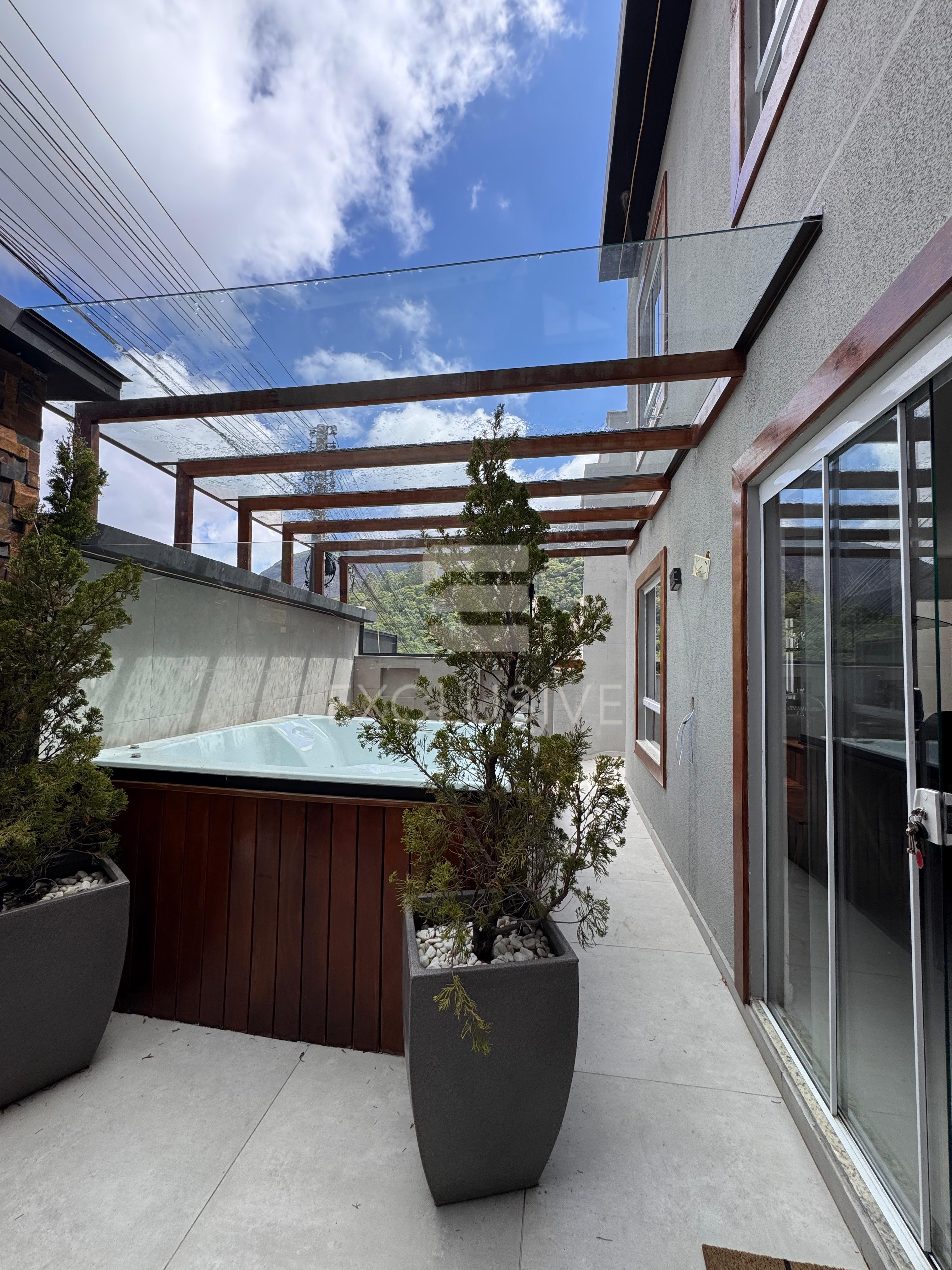 Casa com 2 dormit&oacute;rios &agrave; venda, 66 m&sup2; por R$ 590.000 - Sitio S&atilde;o Luiz - Nova Friburgo - RJ Estrada Mário Antônio Thurler Nova Friburgo - 