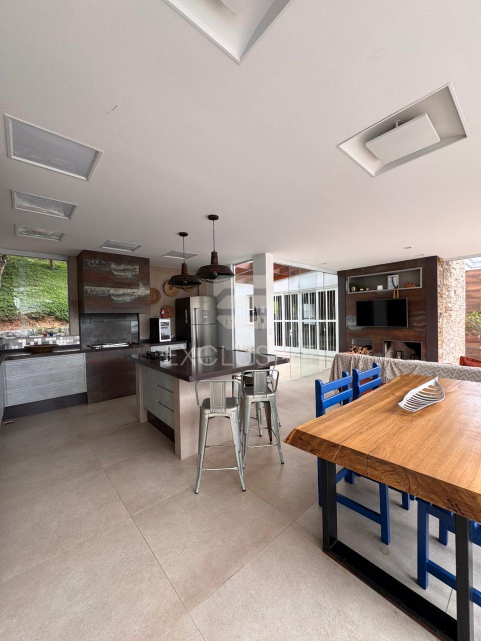 Excelente casa com 4 dormit&oacute;rios &agrave; venda, 290 m&sup2; por R$ 1.780.000,00- Parque S&atilde;o Clemente  Nova Friburgo - 