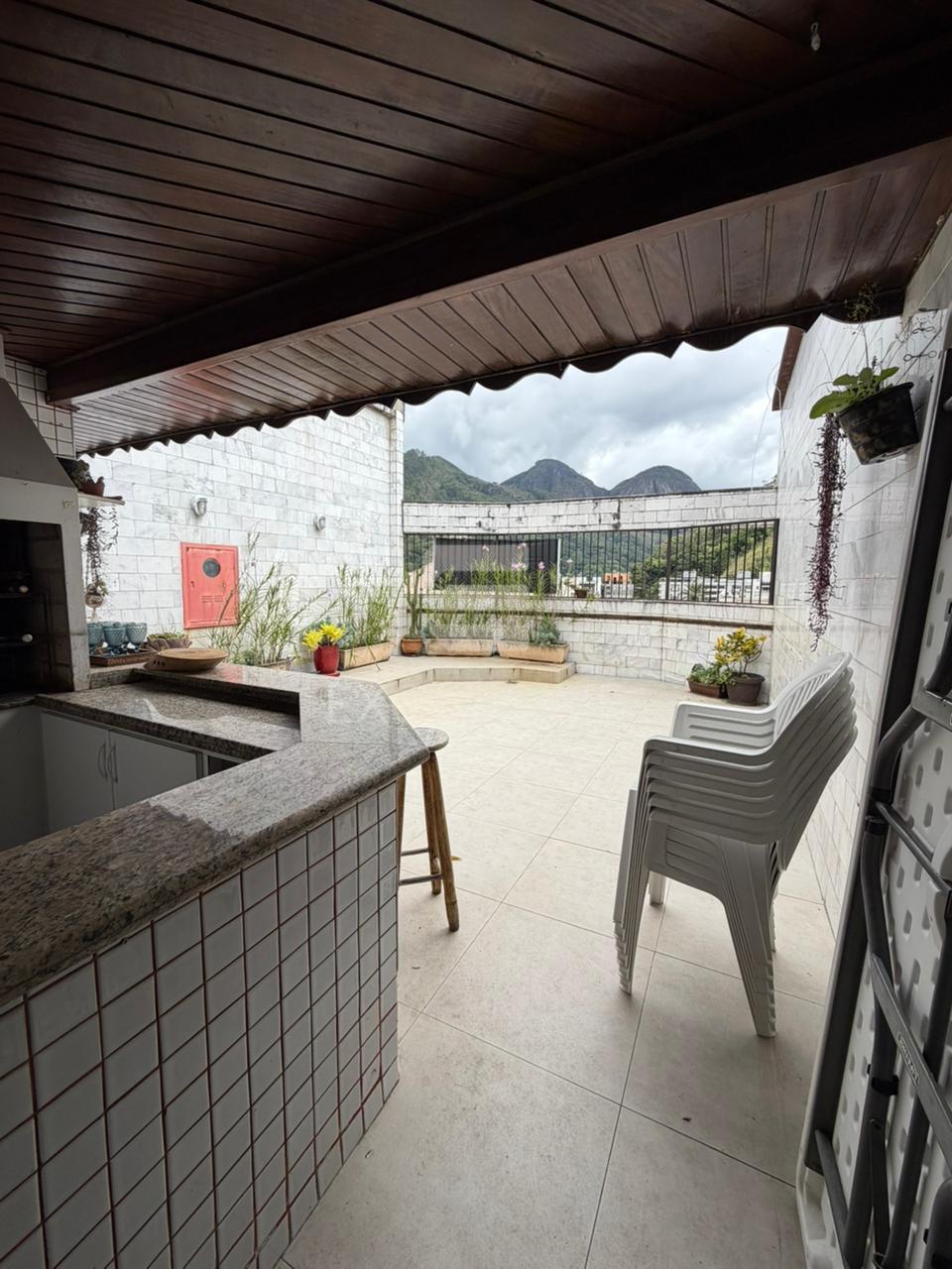 Cobertura com 4 dormit&oacute;rios &agrave; venda, 364 m&sup2; por R$ 1.300.000,00 - Centro -  Nova Friburgo Rua Augusto Spinelli Nova Friburgo - 