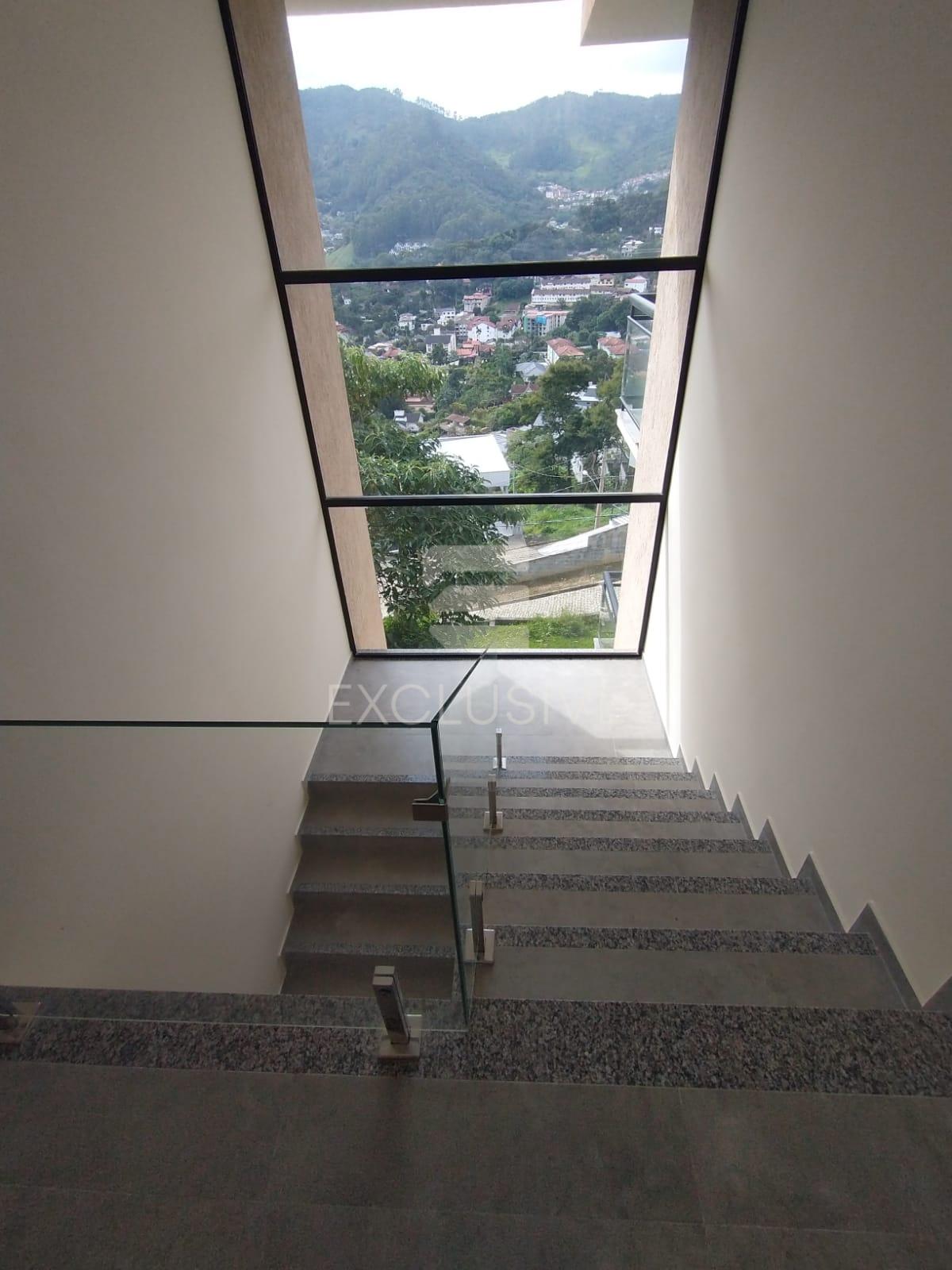 Casa com 3 dormit&oacute;rios &agrave; venda, 220 m&sup2; por R$ 1.100.000 - C&ocirc;nego - Nova Friburgo  Nova Friburgo - 