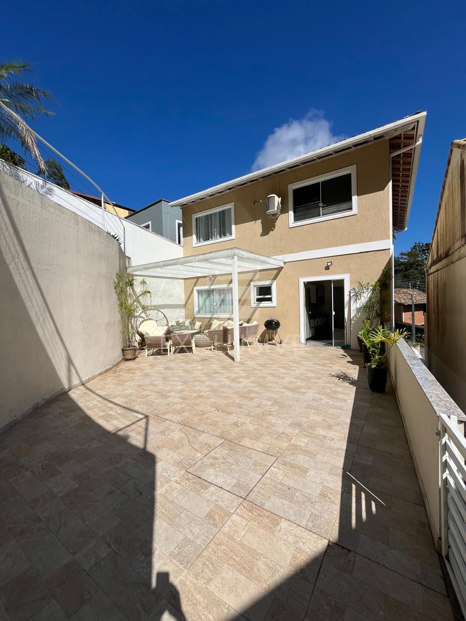 Casa com 4 dormit&oacute;rios &agrave; venda, 231 m&sup2; por R$ 990.000,00 -Cascatinha - Nova Friburgo/RJ  Nova Friburgo - 