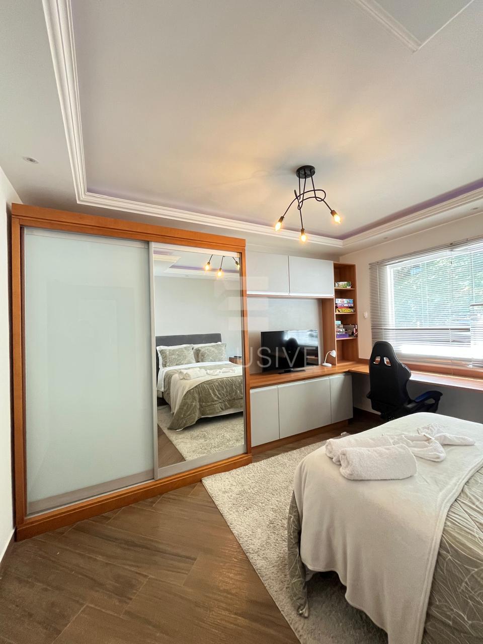 Casa com 4 dormit&oacute;rios &agrave; venda, 231 m&sup2; por R$ 990.000,00 -Cascatinha - Nova Friburgo/RJ  Nova Friburgo - 