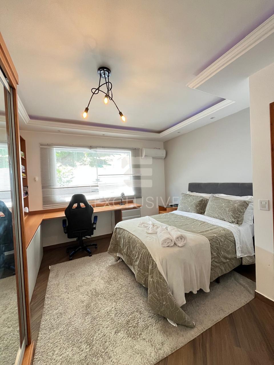 Casa com 4 dormit&oacute;rios &agrave; venda, 231 m&sup2; por R$ 990.000,00 -Cascatinha - Nova Friburgo/RJ  Nova Friburgo - 