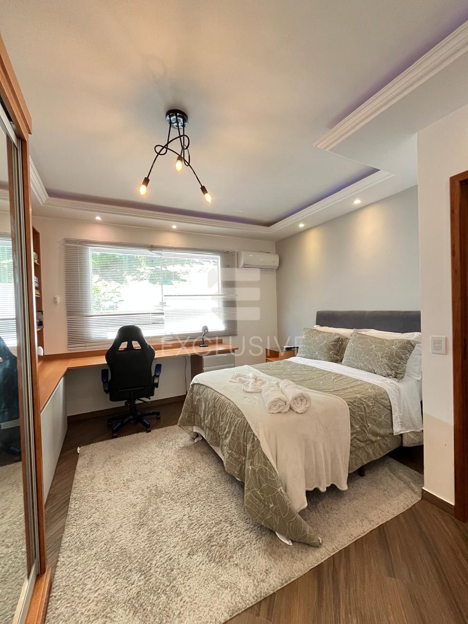 Casa com 4 dormit&oacute;rios &agrave; venda, 231 m&sup2; por R$ 990.000,00 -Cascatinha - Nova Friburgo/RJ  Nova Friburgo - 