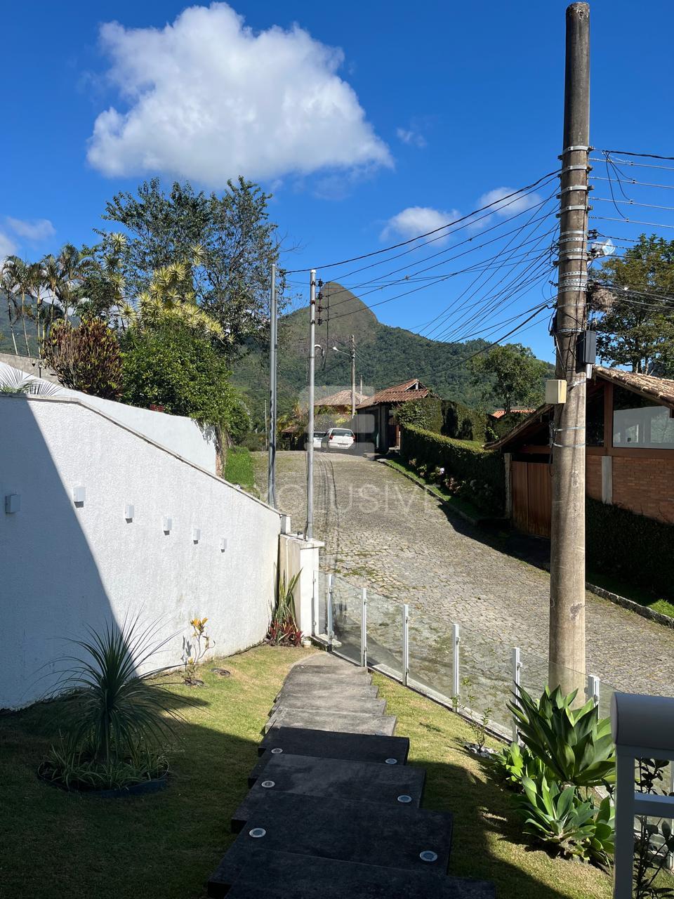 Casa com 4 dormit&oacute;rios &agrave; venda, 231 m&sup2; por R$ 990.000,00 -Cascatinha - Nova Friburgo/RJ  Nova Friburgo - 
