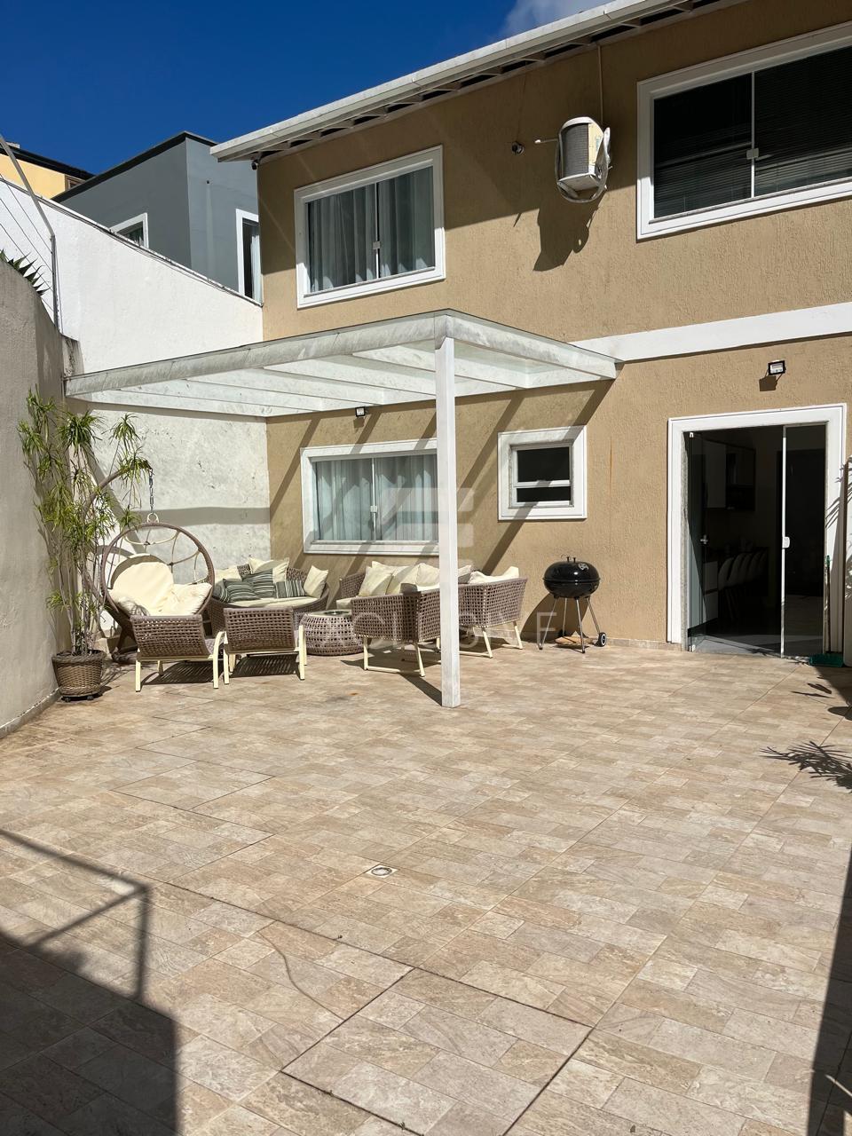 Casa com 4 dormit&oacute;rios &agrave; venda, 231 m&sup2; por R$ 990.000,00 -Cascatinha - Nova Friburgo/RJ  Nova Friburgo - 